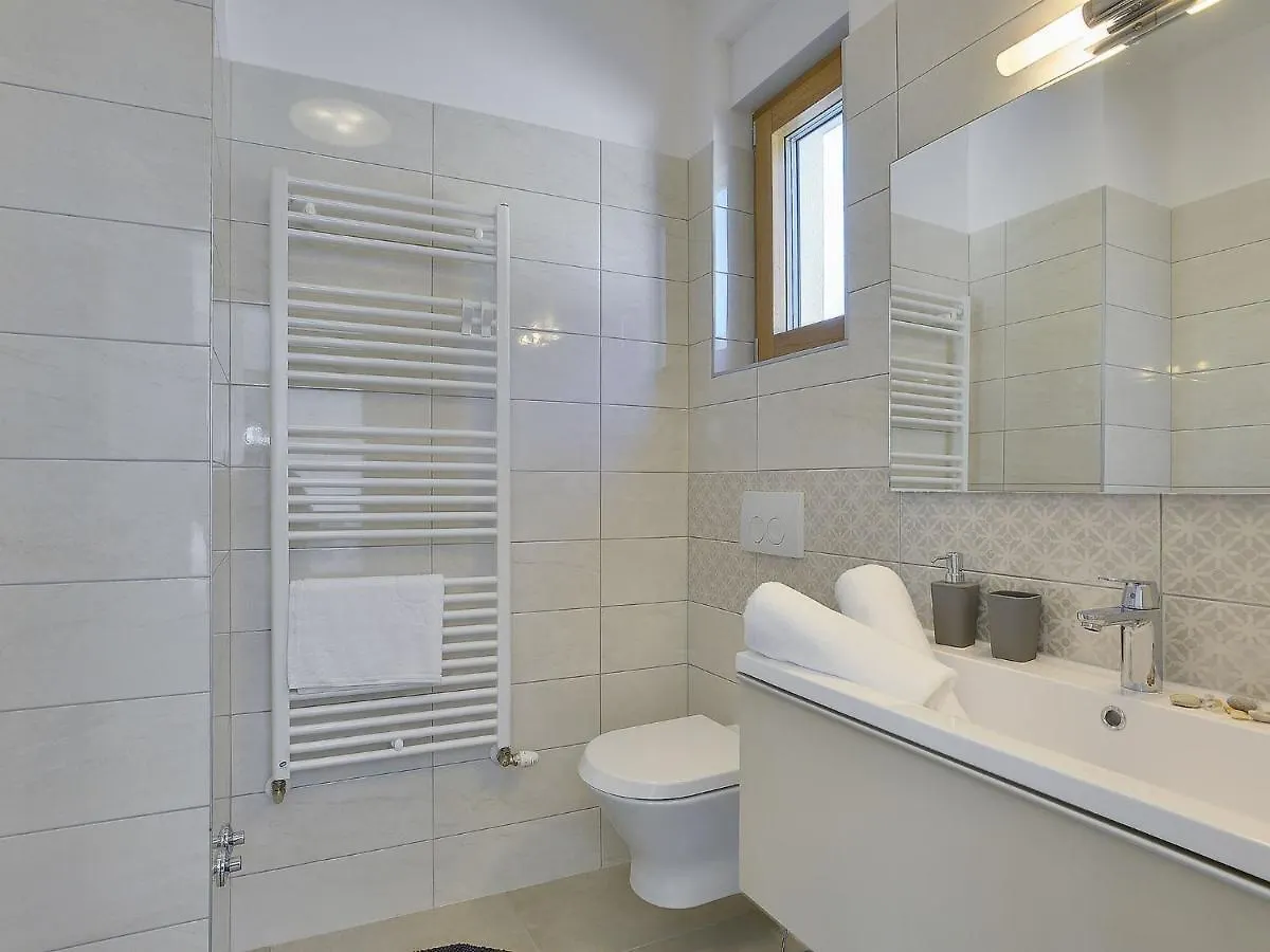 Beautiful Villa By The Sea Pjescana Uvala 0*,