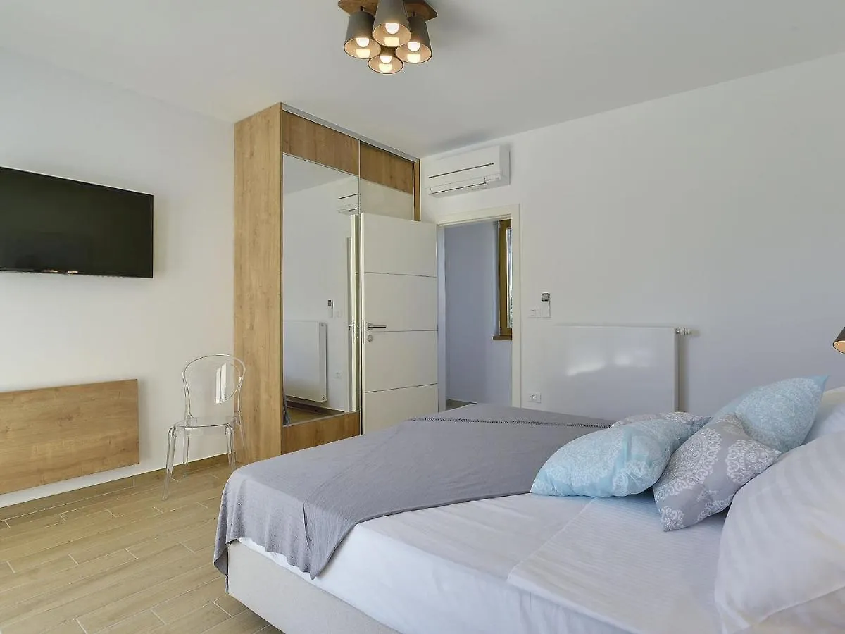 Beautiful Villa By The Sea Pjescana Uvala