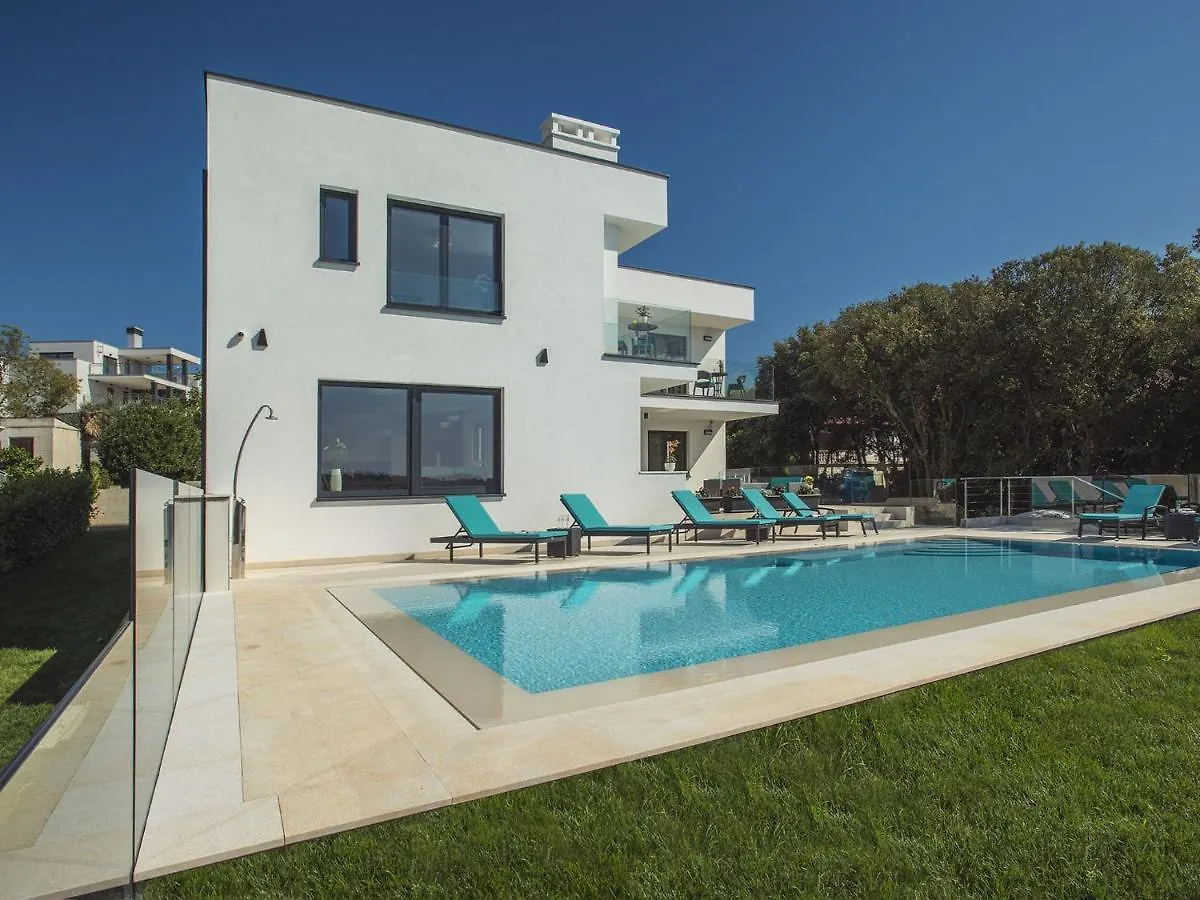 Beautiful Villa By The Sea Pjescana Uvala