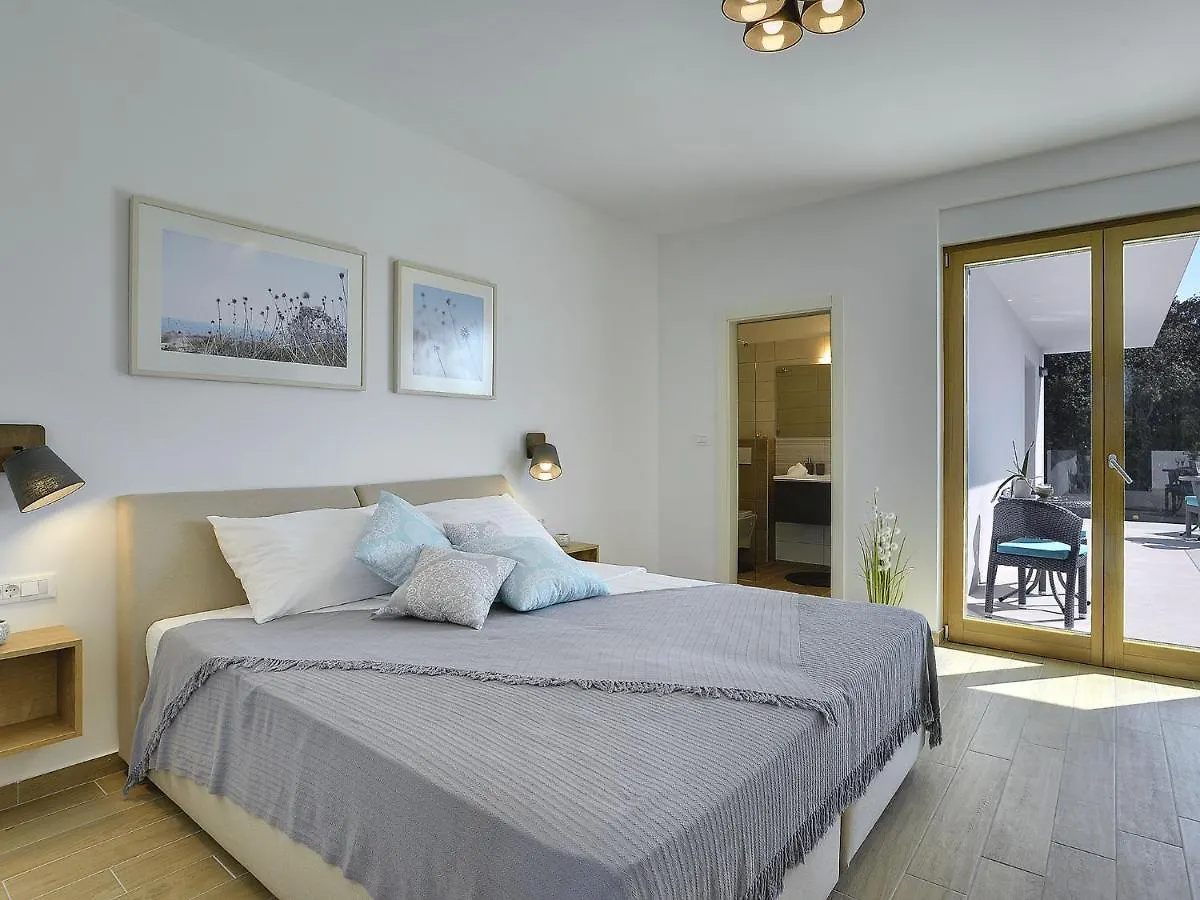Beautiful Villa By The Sea Pjescana Uvala