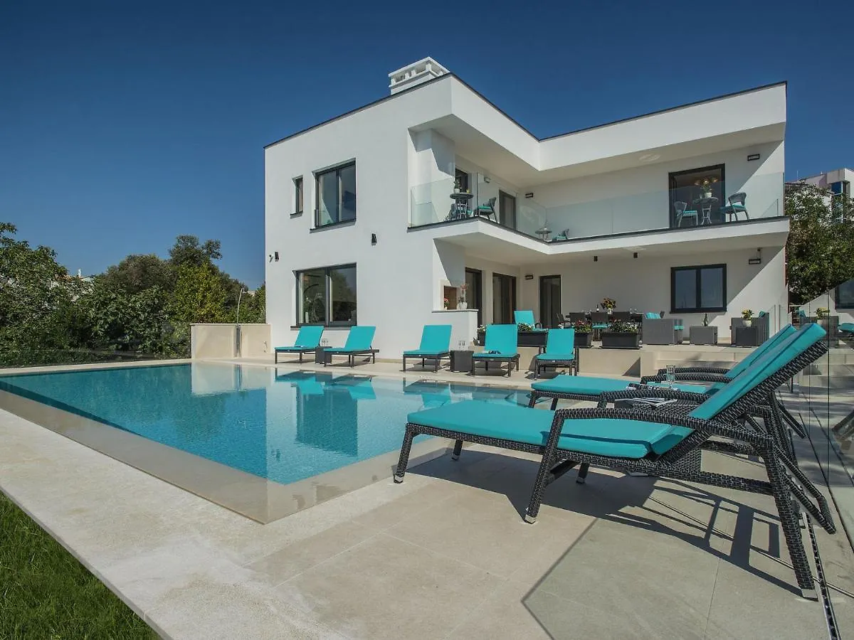 Beautiful Villa By The Sea Pjescana Uvala