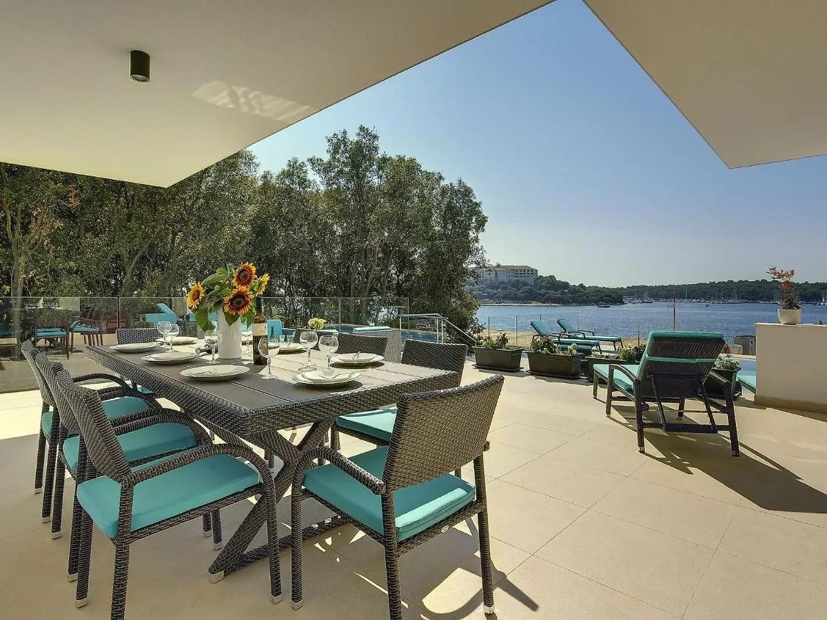 Beautiful Villa By The Sea Пьешчана-Увала
