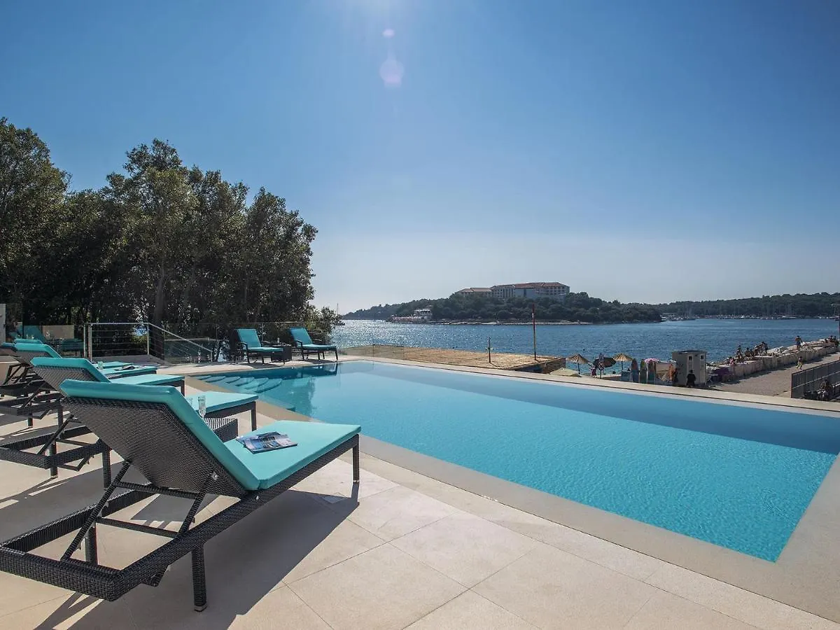 Beautiful Villa By The Sea Пьешчана-Увала