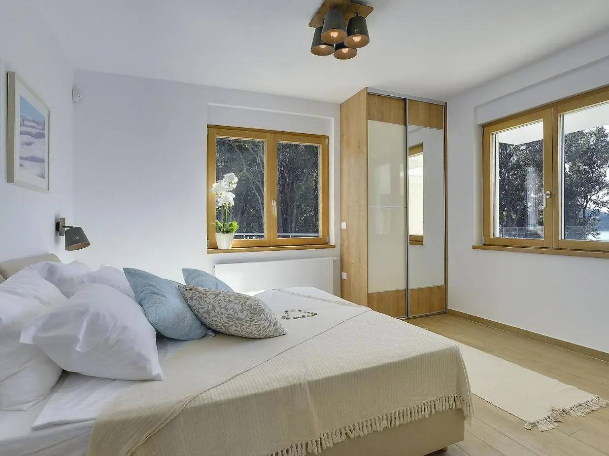 Beautiful Villa By The Sea Pjescana Uvala Croatia