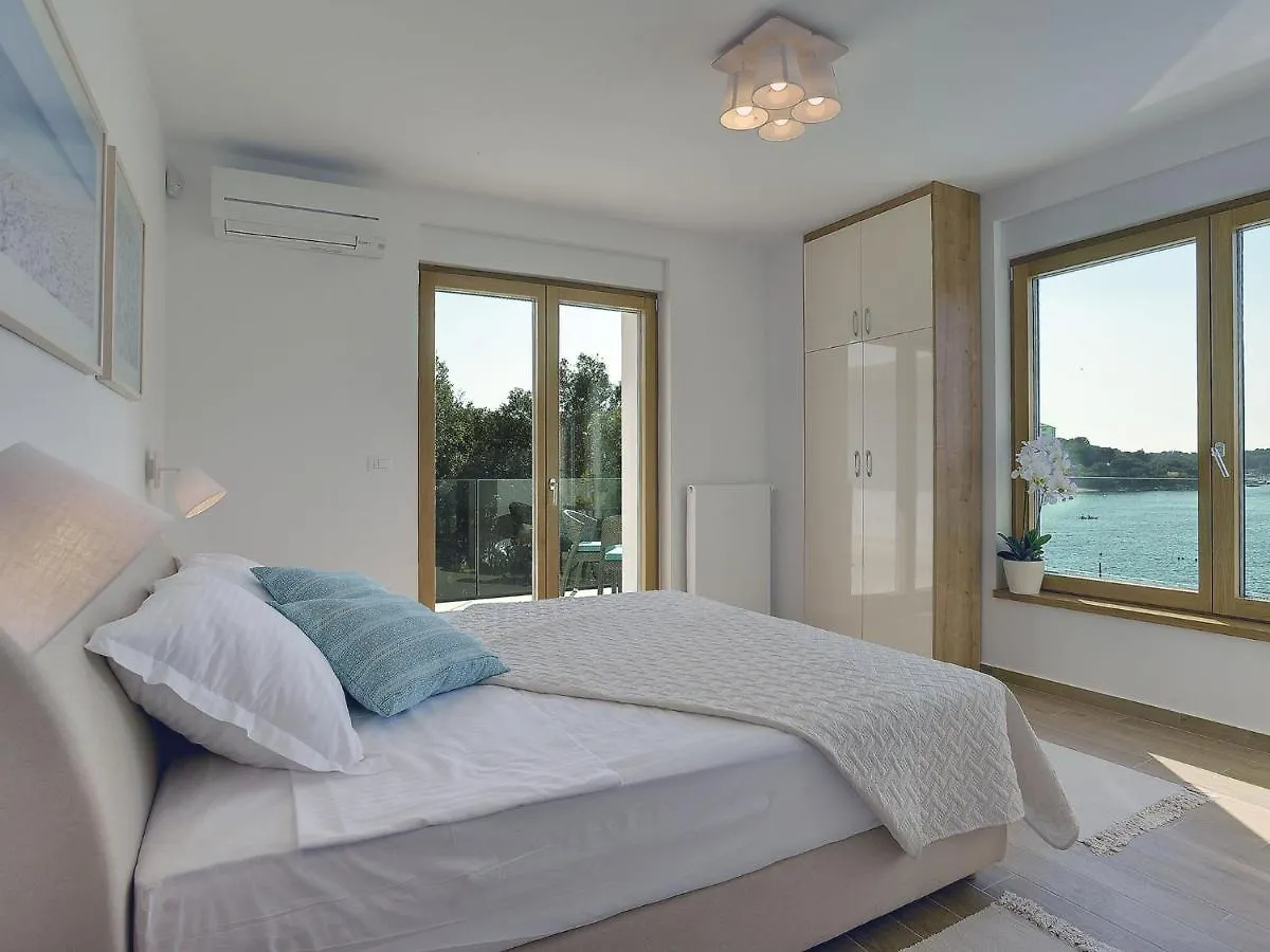Beautiful Villa By The Sea Pjescana Uvala 0*,  Croatia