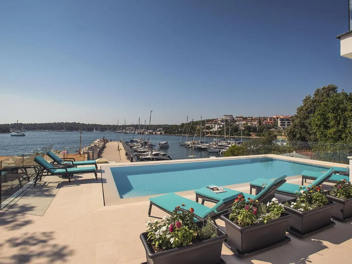Beautiful Villa By The Sea Pjescana Uvala