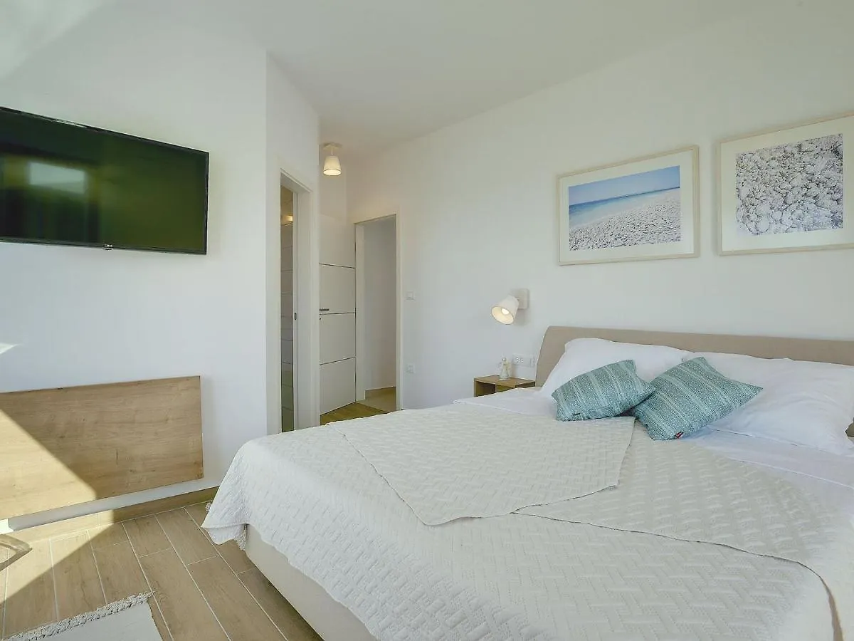 Beautiful Villa By The Sea Pjescana Uvala