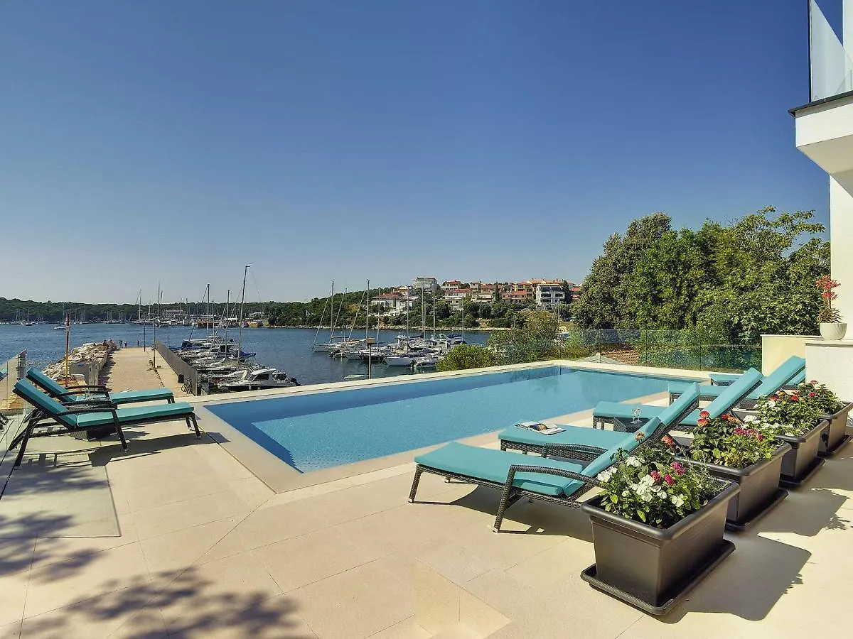 Beautiful Villa By The Sea Pjescana Uvala